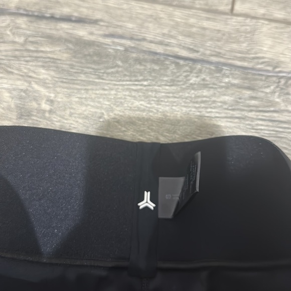 • ULTRACOR • Women’s Ultra Silk Bolt Leggings Athletic  Black Sparkly Silver Sma - Picture 6 of 6